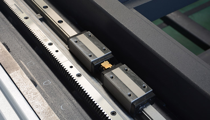 Рельсы и стеллажи